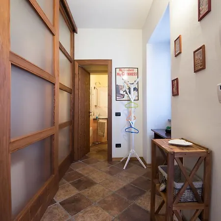Casa Corte Rocca 阿罗纳